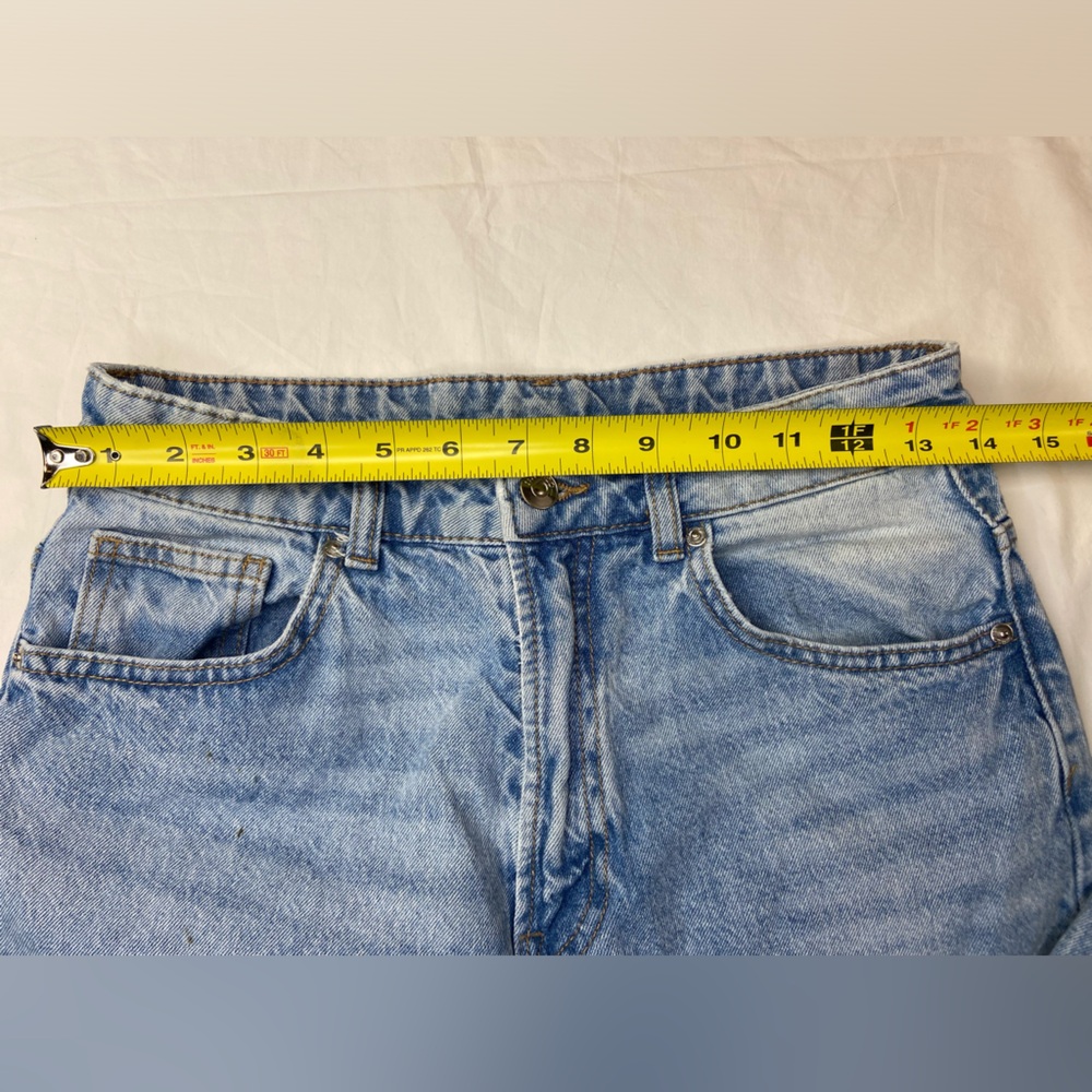 H&M Divided Light Blue‎ High-Waist Straight Jeans Size 4 zipper close - Picture 4 of 16